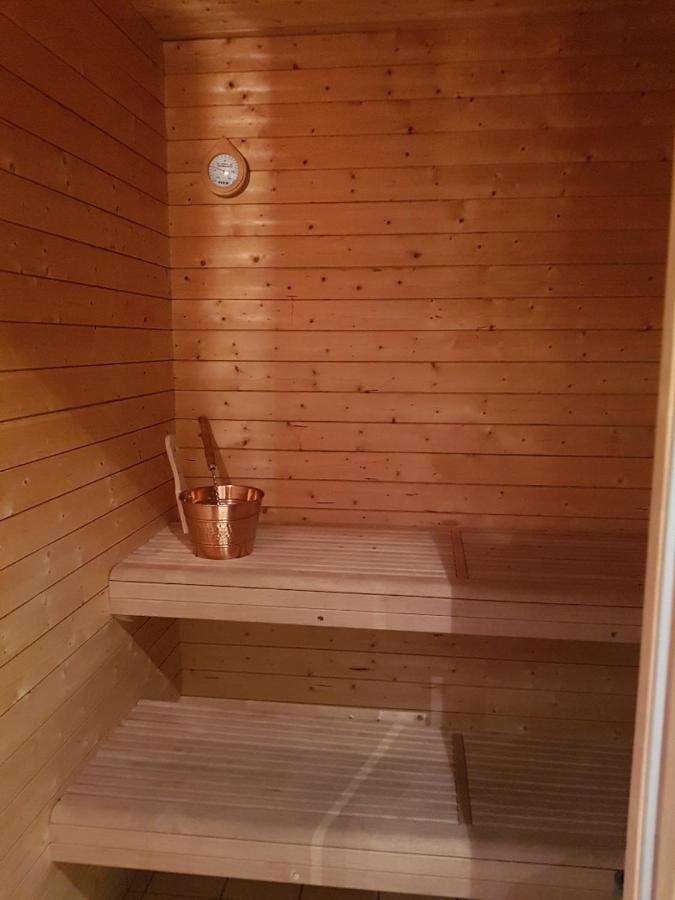 Funaesdalsporten Roeda Husen Funaesdalen ภายนอก รูปภาพ